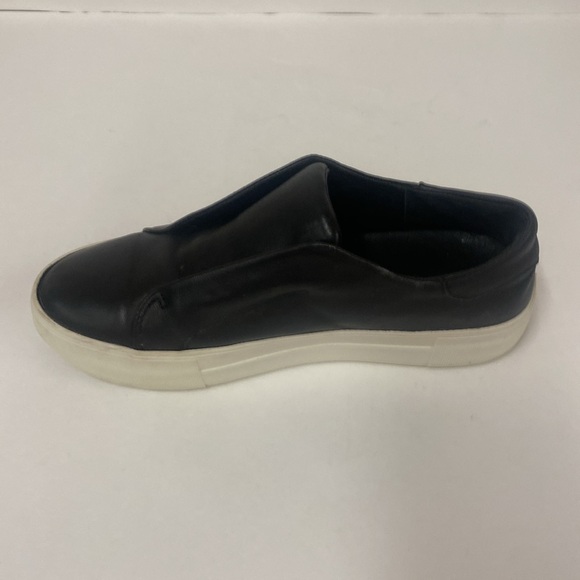 J Slide soft Black Leather slides.  Slip ins no shoe laces size 6 white soles - Picture 4 of 6